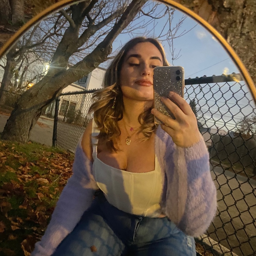 Meet your Posher, Chloe